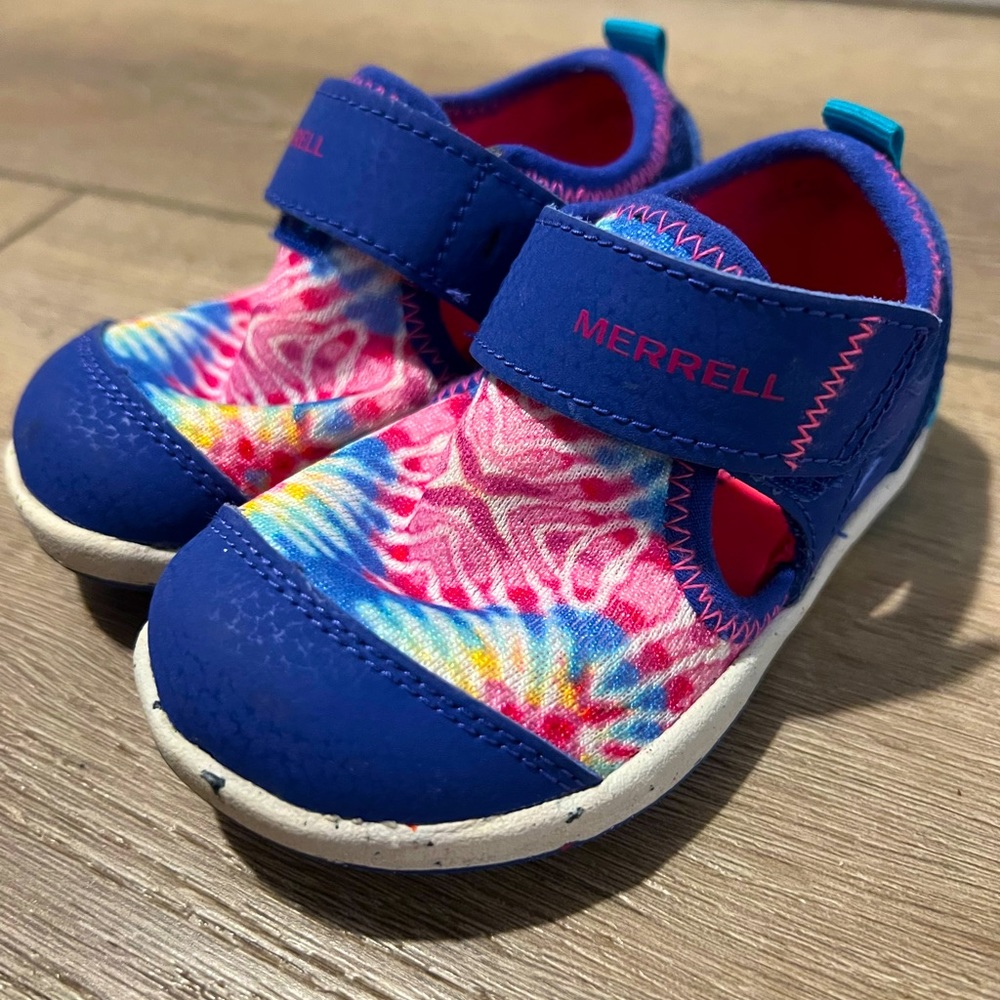 Toddler tie dye Merrell water shoes with hook and loop strap size 5.5 NWOT
